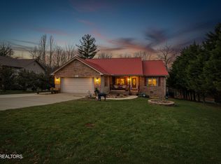 17 Dickens Ln, Crossville, TN 38558