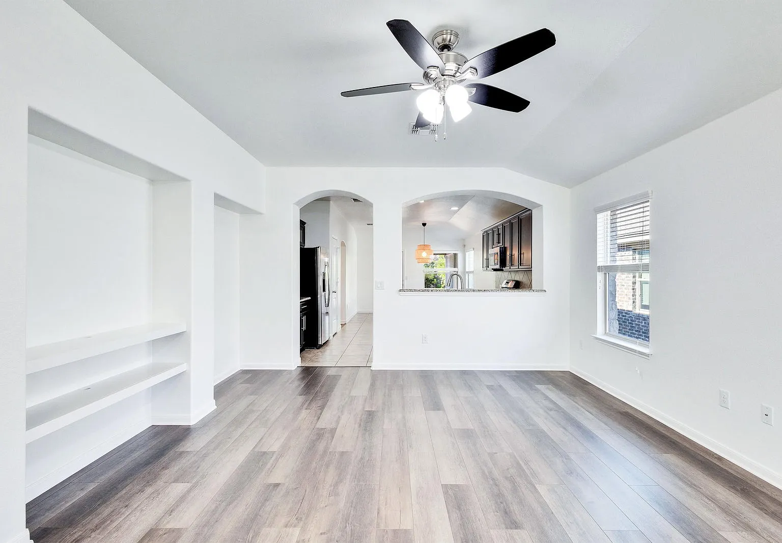 3 bed, 2.0 bath, 1509 sqft, $2,050 — Photo 4
