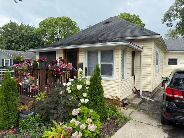 345 Rosewood Ave, Aurora, IL 60505