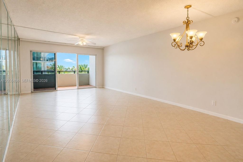 401 Briny Ave APT 605, photo 8