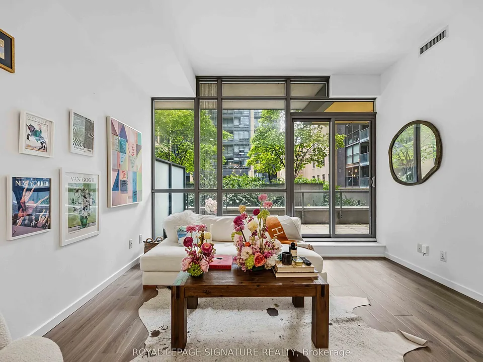 8 Charlotte St #202