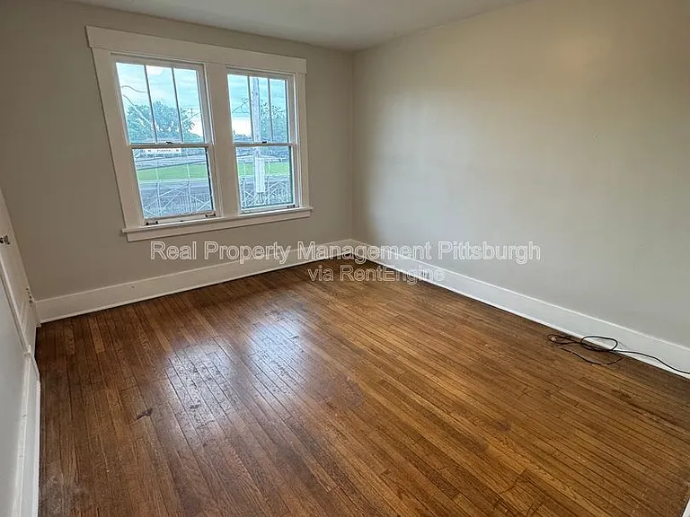 32 Sheridan Ave — Photo 11