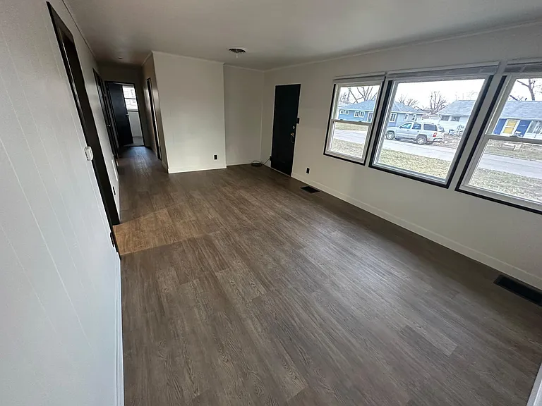 1504 Keith Dr NE — Photo 2