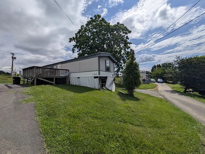 101 Felix Dr — Photo 2