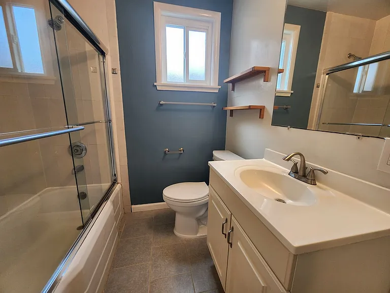 Check out this cozy 2-bedroom, 1-bathroom apartment located in the heart of Mountain View! — Photo 7