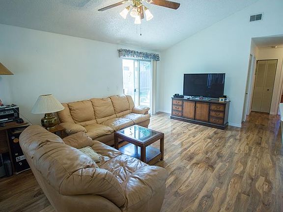 3rd image of 2803 Northcote Dr