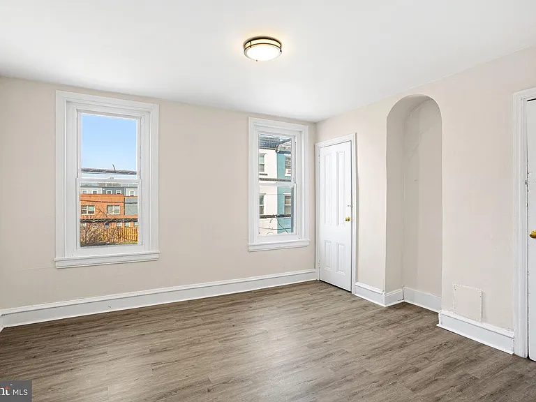 2420 W Jefferson St — Photo 13