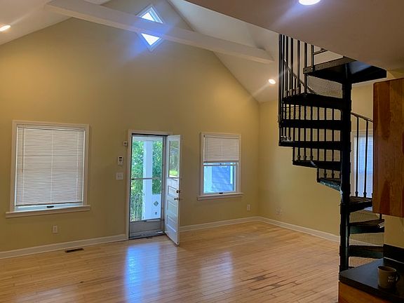 4th image of 3812 Woodbine Ave