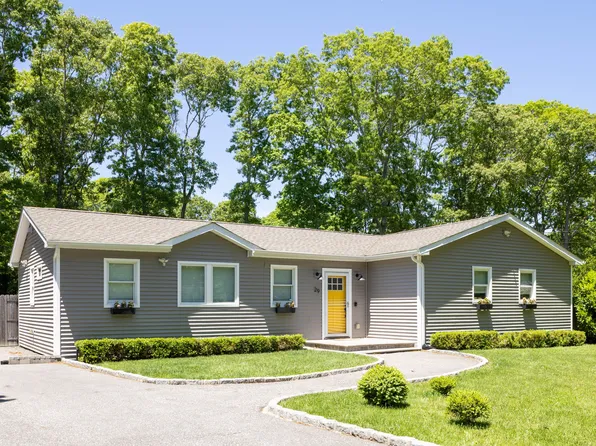 29 Matthews Dr, Speonk, NY 11972