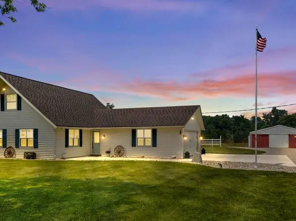 22125 Old 24 Rd, Woodburn, IN 46797