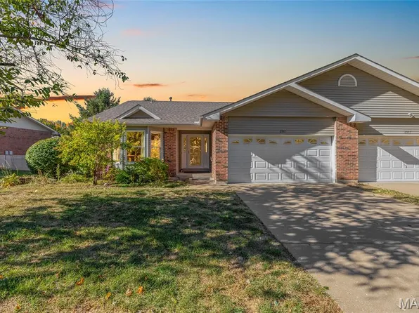 2961 Oakmoor Dr, Saint Charles, MO 63301