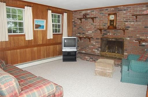 3rd image of 27 Greenview Dr