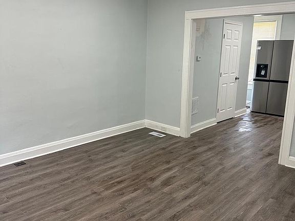 2nd image of 3045 Mathews St
