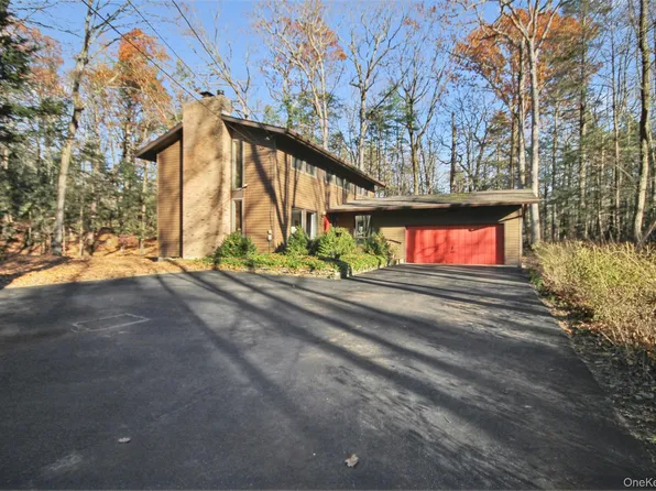 5 Van Court, Hyde Park, NY 12538