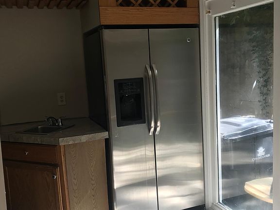 2nd image of 1034 Eleanor St