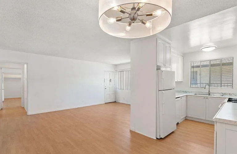 1288 Barry Ave #4 — Photo 8