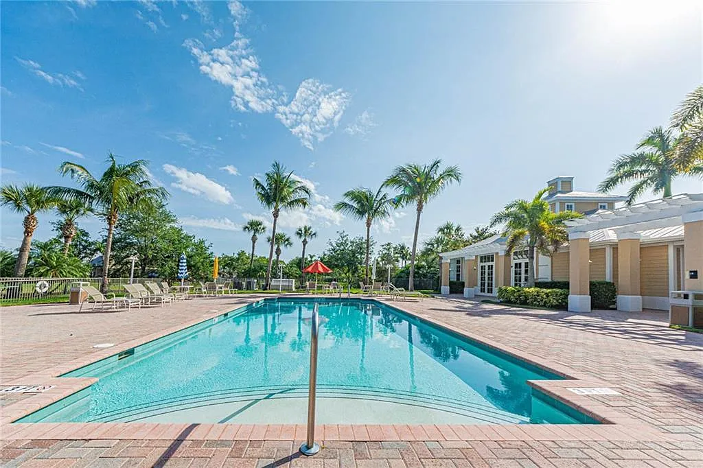 Building Photo - 1825 Bridgepointe Cir #16