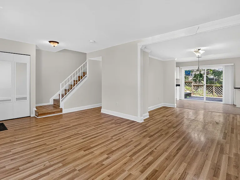143 Bourbon Ct — Photo 16