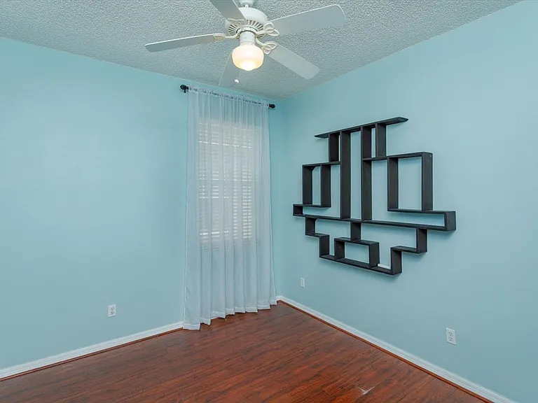 5537 Burlwood Dr — Photo 16