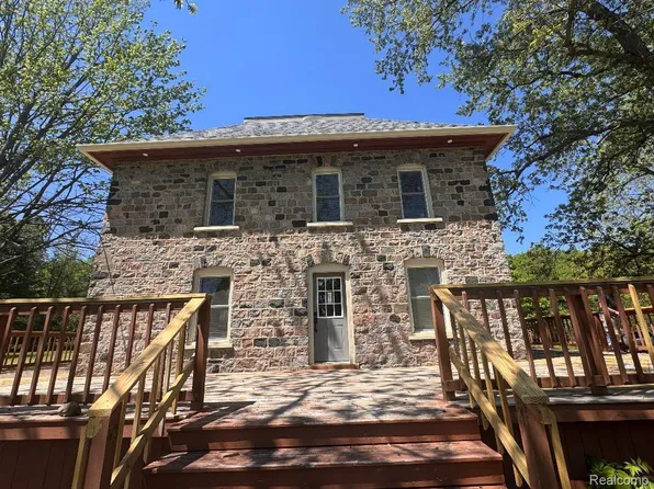 5660 Mill St, Peck, MI 48466