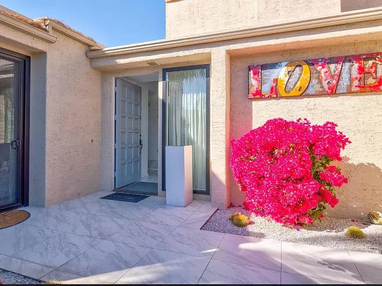 135 Desert West Dr — Photo 12