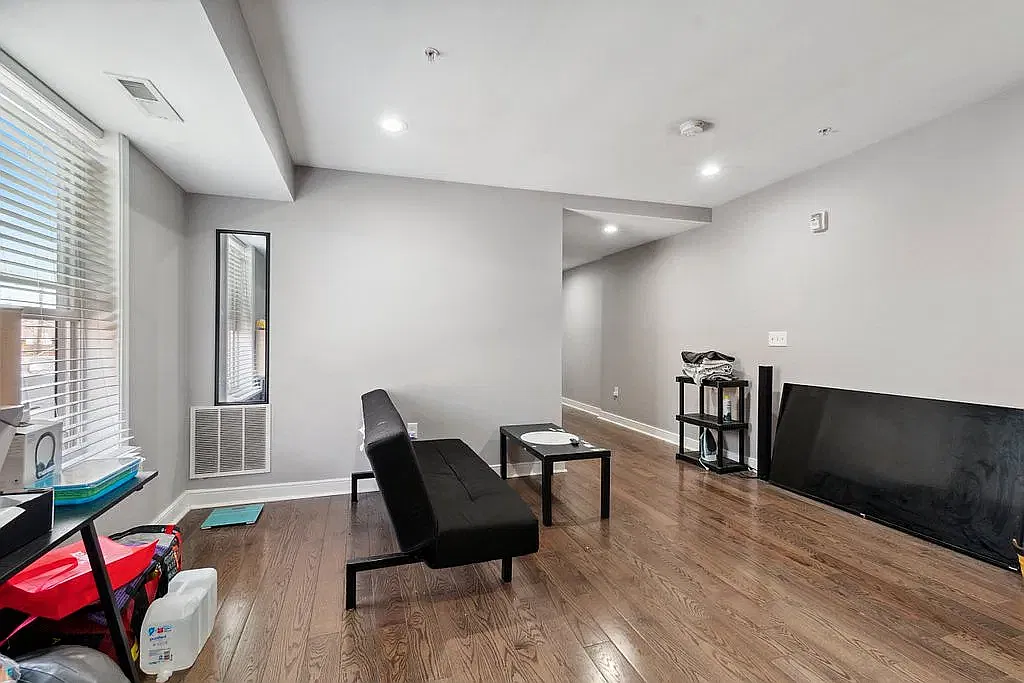 2 bed, 900 sqft, $1,800 — Photo 4