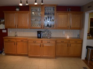 9 SW Fairview Dr, Ottawa, KS 66067