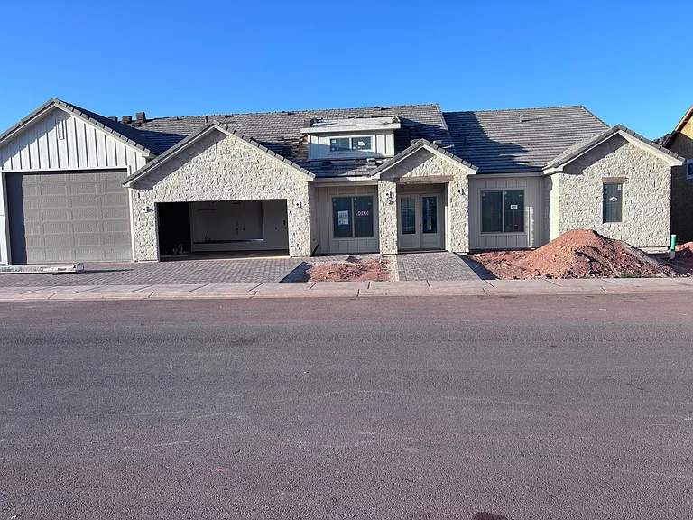 474 E Homeside Rd — Photo 1