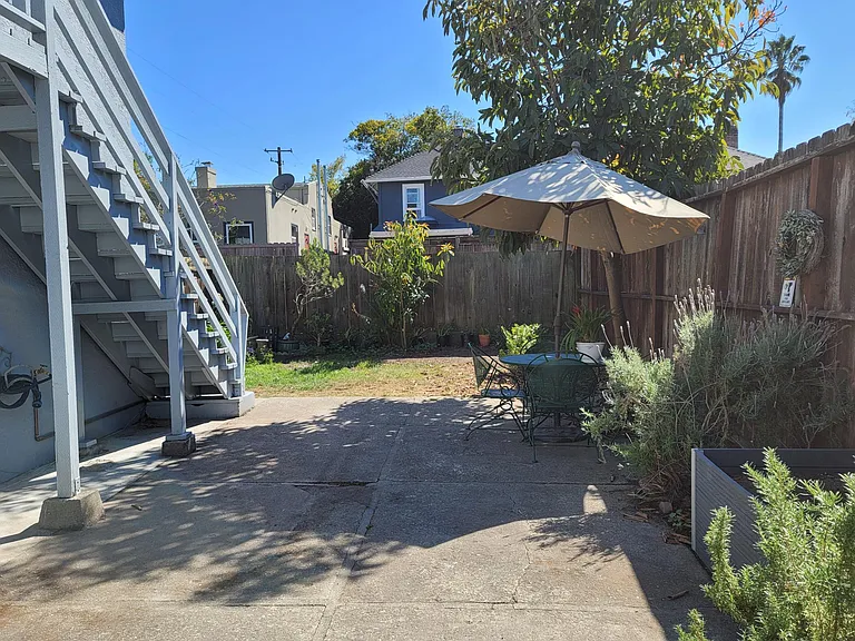5917 Howell St — Photo 16