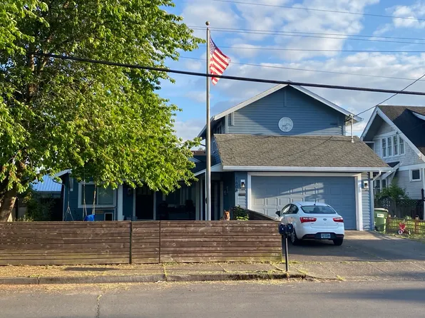 1606 E 2nd St APT A, Newberg, OR 97132