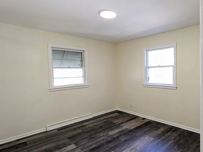 1692 Roberts St — Photo 7