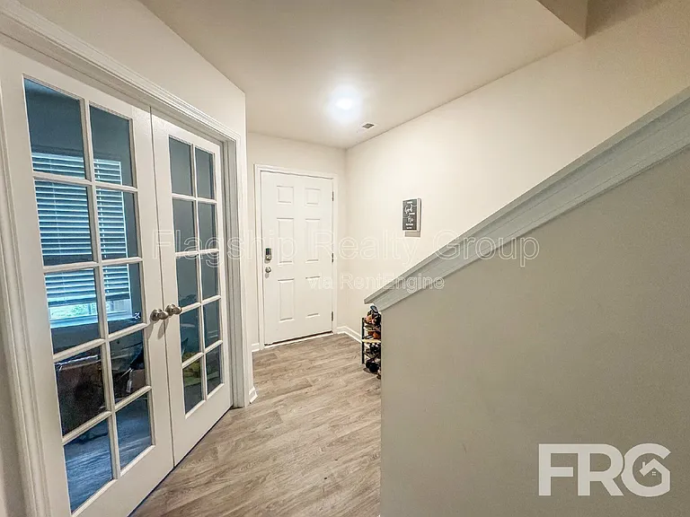 1028 Riverstone Dr — Photo 5