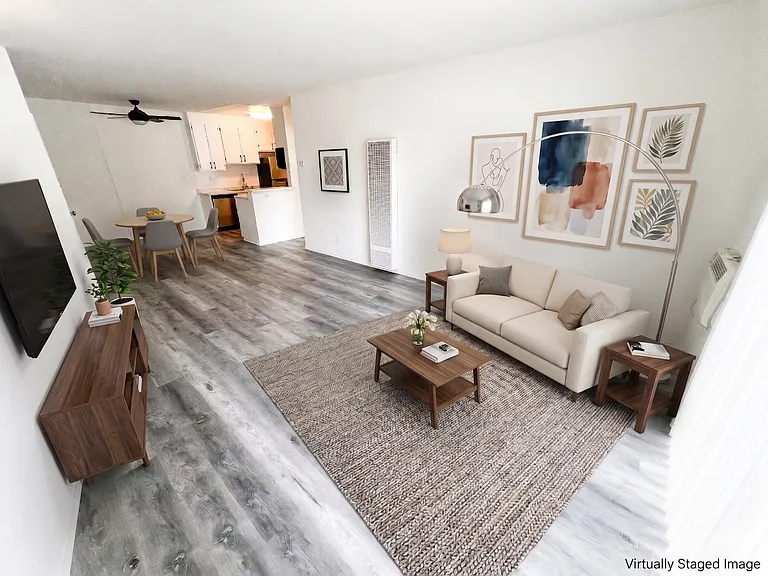 11018 Moorpark Apartments — Photo 41
