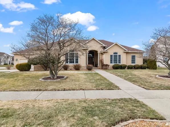 237 Manor Hill Dr, Chatham, IL 62629