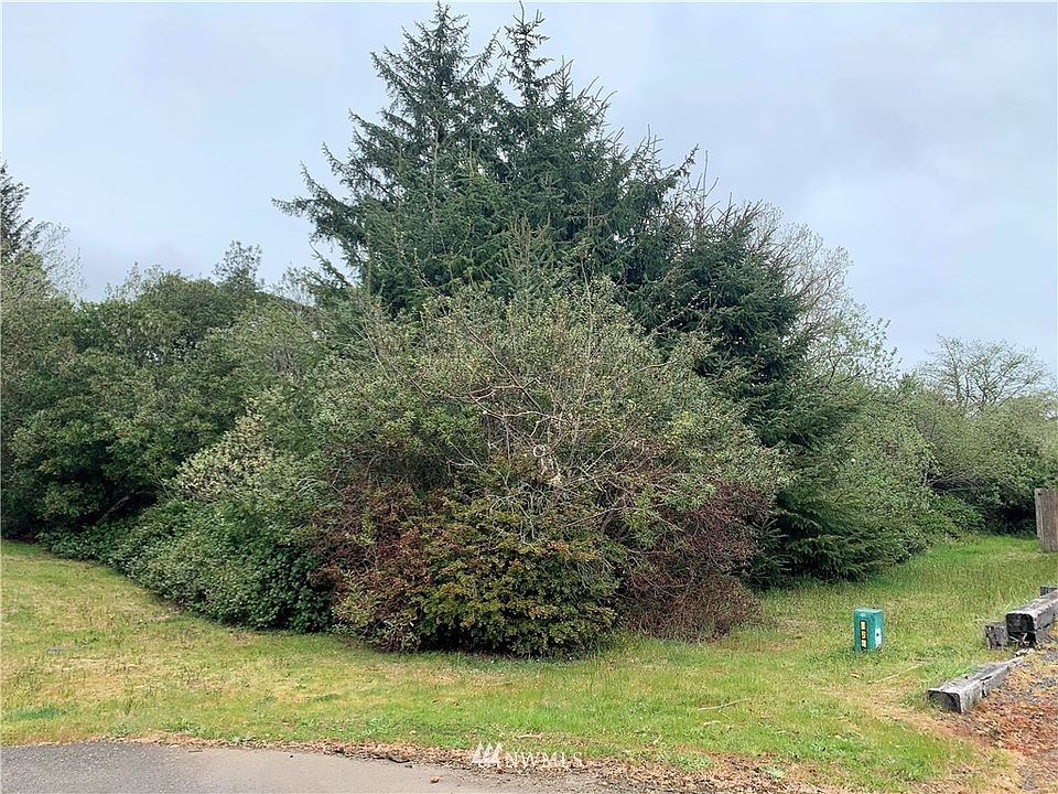 1st image of 858 Hake Ct SW