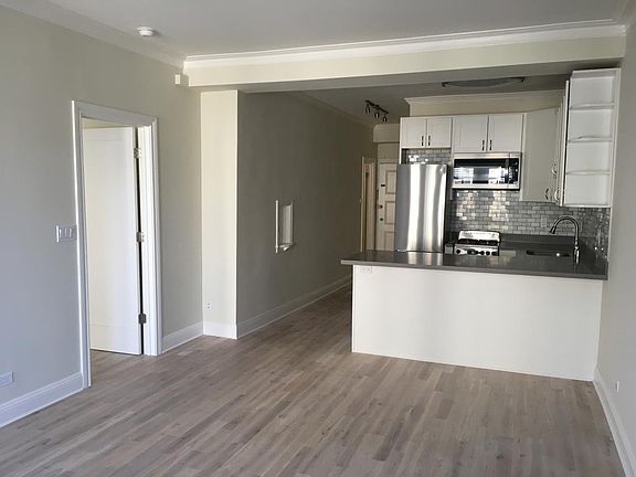 5th image of 2165 Larkin St #00014