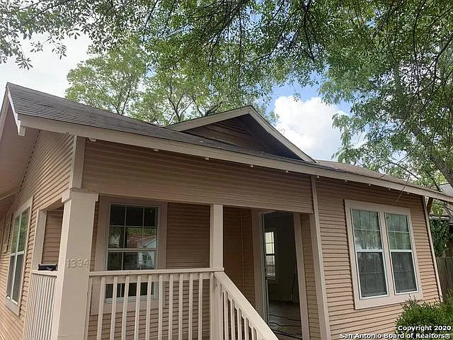 2 bed, 1.0 bath, 888 sqft, $1,250 — Photo 2