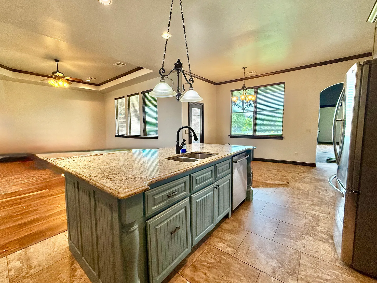 2114 Savona Ln — Photo 3