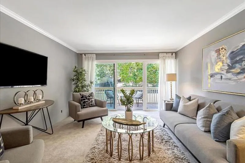 1 bed, 1.0 bath, 740 sqft, $2,500 — Photo 2