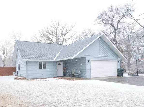 903 W 2nd St, Pillager, MN 56473