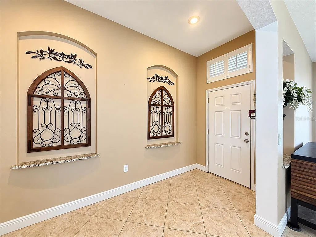 4 bed, 2.0 bath, 2060 sqft, $2,700 — Photo 2