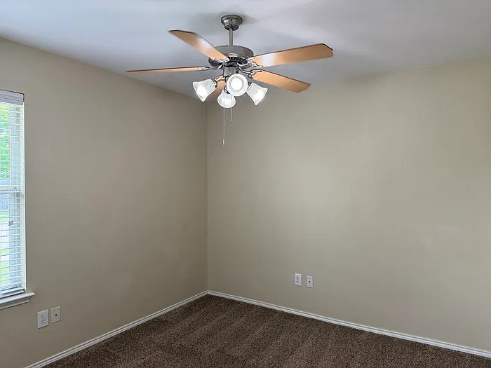 301 Meadow Lark Ln — Photo 7