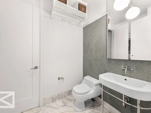 260 Park Avenue South 9A image 13 of 14