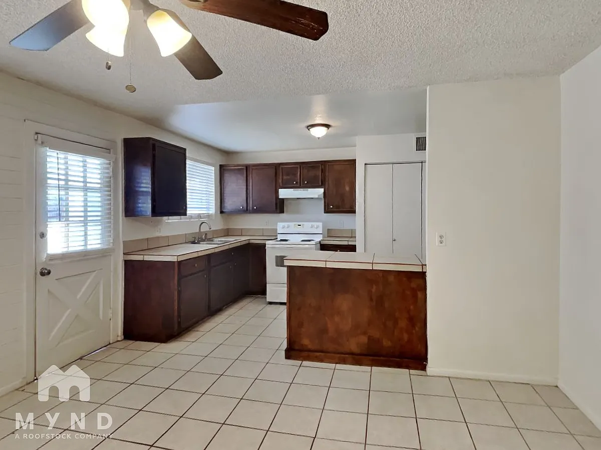 Building Photo - 5619 N 61st Cir
