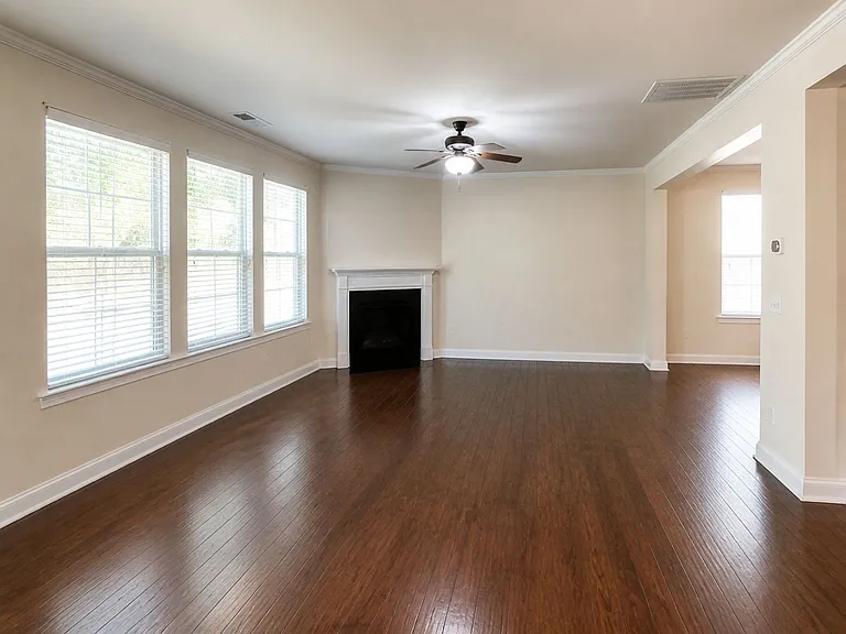 137 Glade Valley Ave — Photo 4