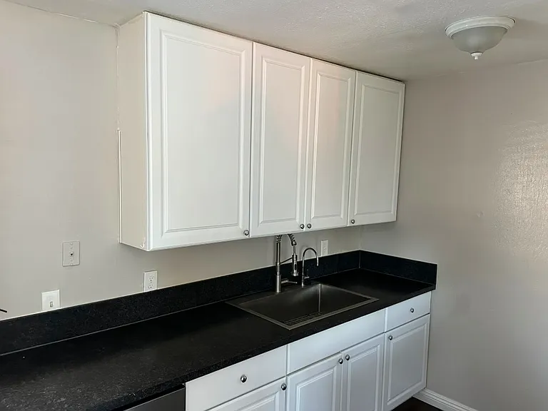 163 Pleasant Ave #4 — Photo 22