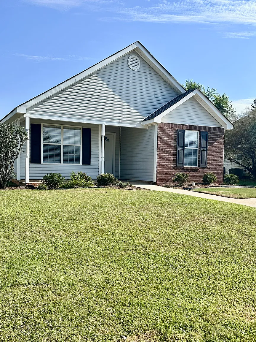 102 Strawbridge Ln photo 1
