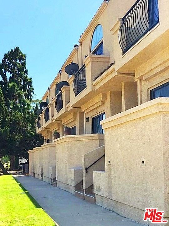 1st image of 4349 Cahuenga Blvd APT 101
