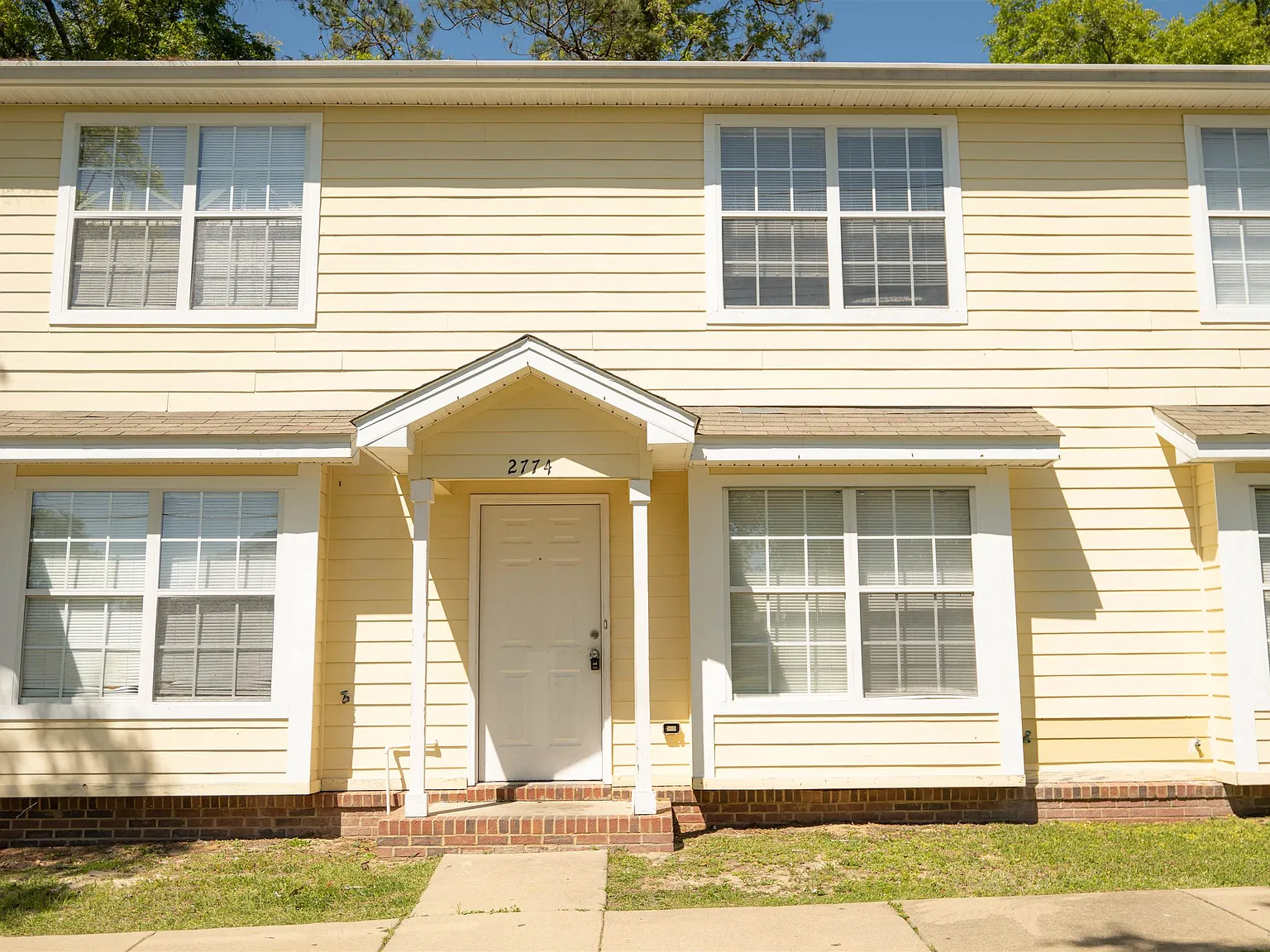 3 bed, 3.0 bath, 1140 sqft, $1,400 — Photo 1