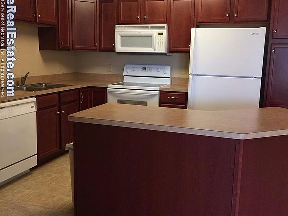 5th image of 5831 Enterprise Dr APT 212